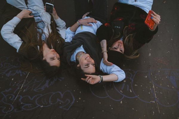 Élégance et Excellence : La Fusion de la Haute Couture et du Luxe qui Redéfinit le Concept de Succès