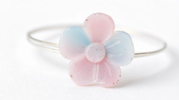 Idées glam : choisissez un bracelet fleuri bohème en résine