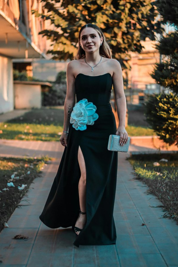 Robes de soirée avec des décolletés élaborés et travaillés : l'élégance incarnée